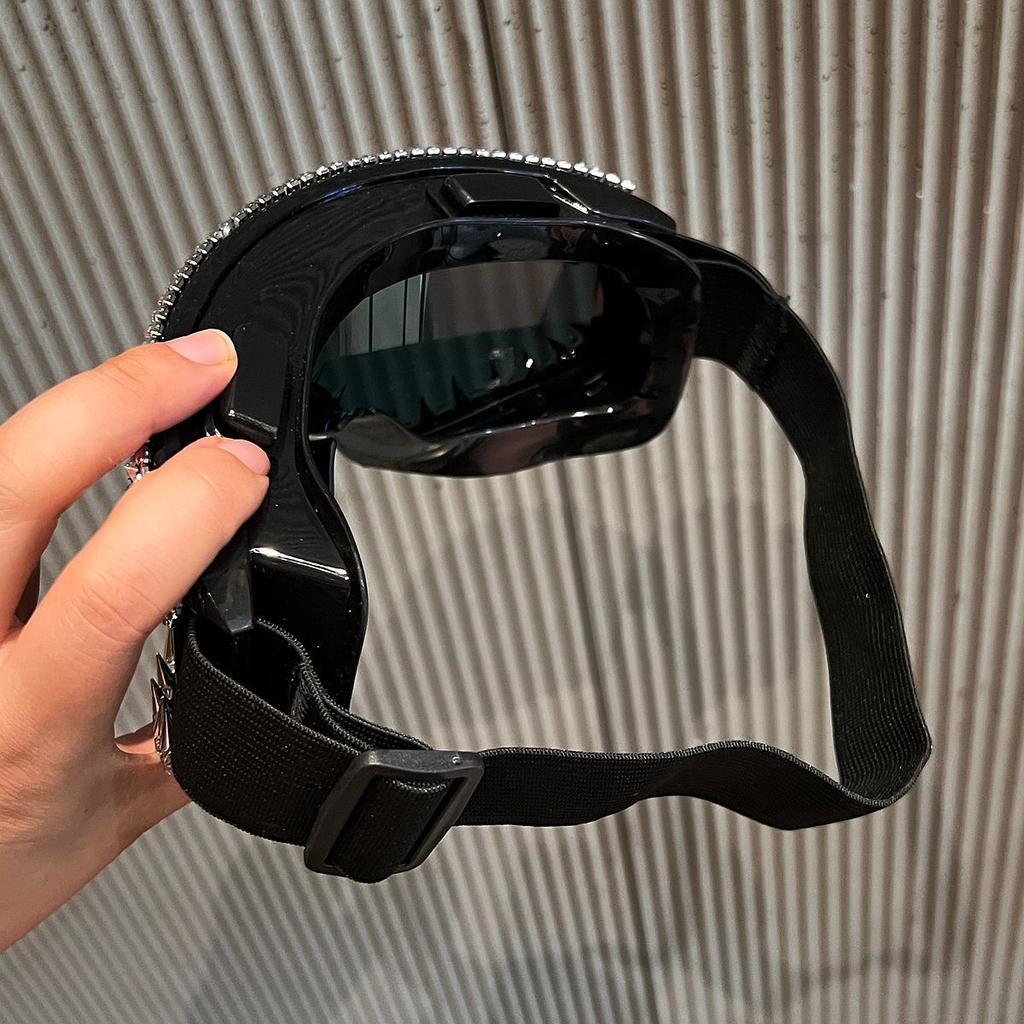 Hip Hop Studded Punk Goggles for Motorcycle Skiing Dust Wind Protection Large Frame with Soft Sponge Padding Anti Fog Lens 2026