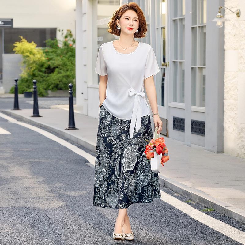 Summer Temperament Lace-Up T-Shirt & Versatile Skirt Set for Middle-Aged Women
