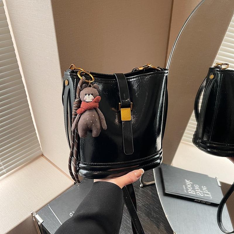 Popular Handbag Bag Women's New Trendy Retro Bucket Bag Niche Versatile Shoulder Messenger Bag