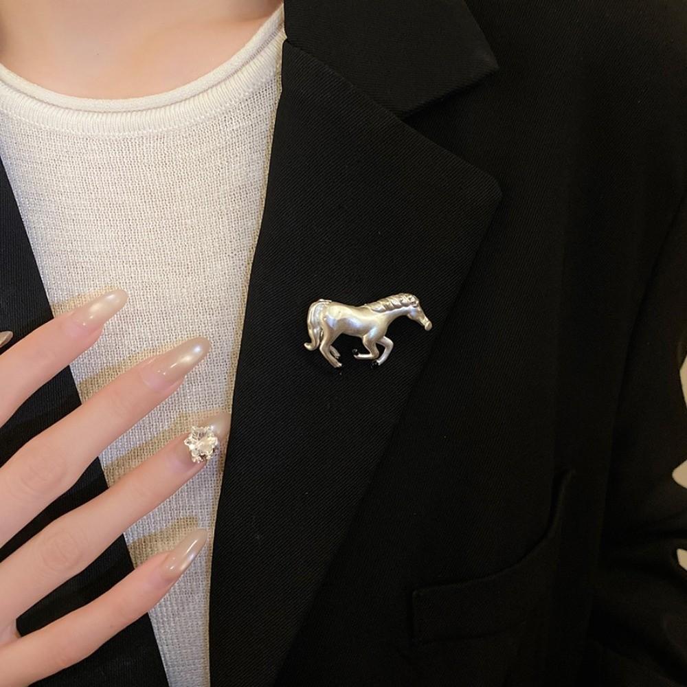 Metal Copper Metal Horse Brooch Vintage Animal Lapel Pins Luxury Zodiac Pony Pin  Suit Accessories