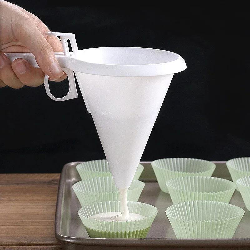 1Pcs Kitchen DIY Convenient Chocolate Candy Icing Funnel Mold White Foodgrade Plastic Pancake Cream Batter Dispenser