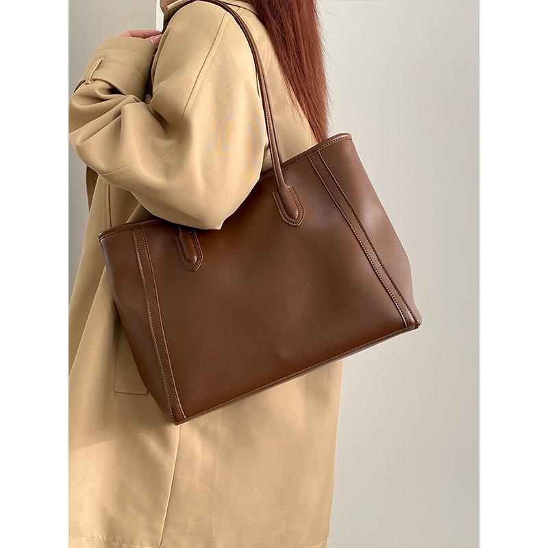 Ielgy Autumn Winter Brown Large Capacity Korean Version Retro Commuter Shoulder Tote Bag