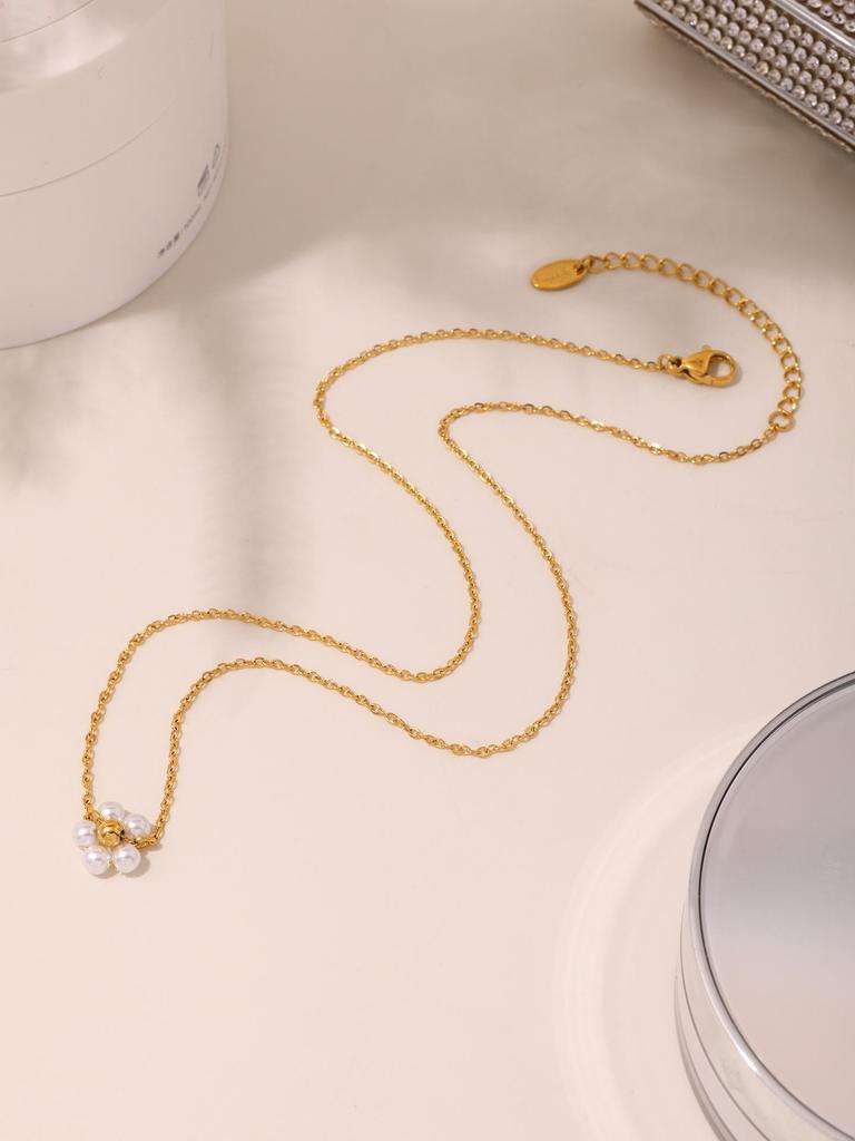 Qiong Yao European American Fashion Pearl Flower Multi-layer Necklace with Light Luxury Design and Stainless Steel Clavicle Chain