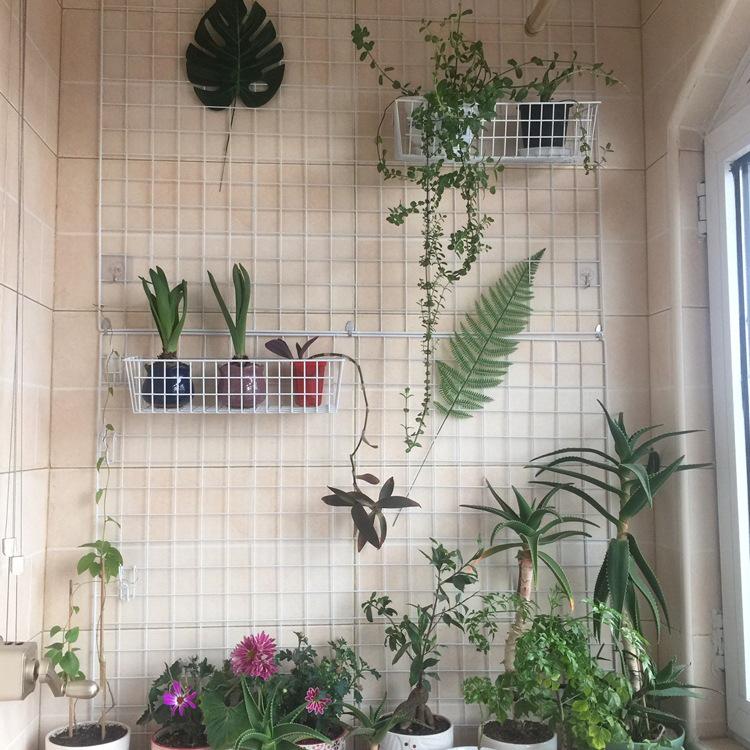 Weißes Foto-Wandgitter: Kindergarten Gitterregal zur Ausstellung