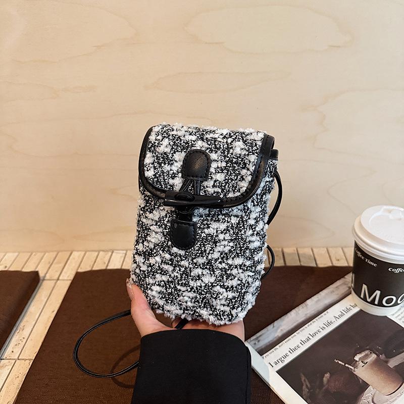 Retro small bag women's 2025 autumn and winter popular new trendy versatile high sense fashion ins messenger bag mobile phone bag