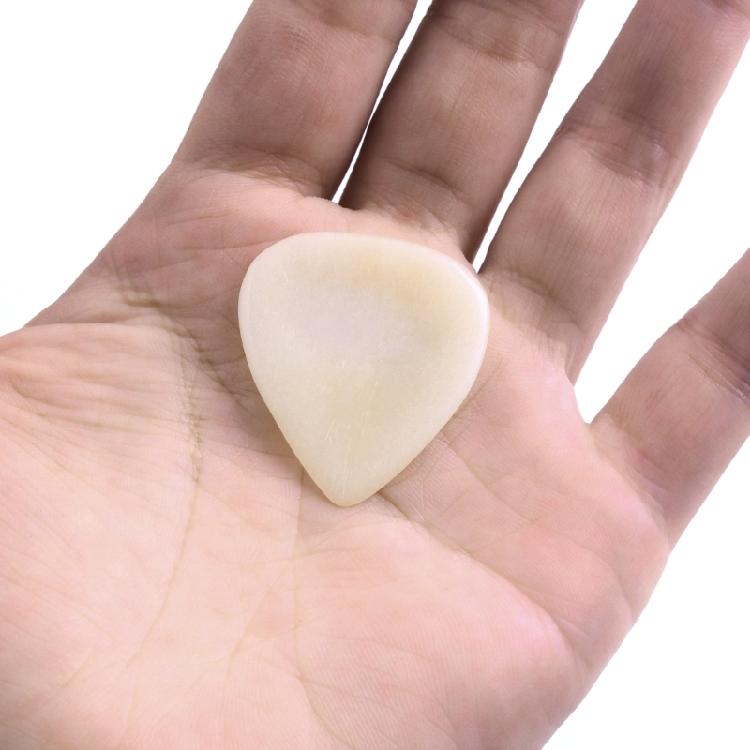 1Pc Guitar Picks, 30x33mm Solid Color Ox Bone Guitar Picks Guitar Bass Plectrums
