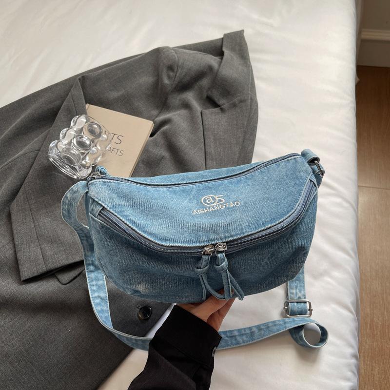 Casual Sports Style Lightweight Denim Bag Women's 2025 Autumn New Niche Shoulder Messenger Bag Simple Saddle Bag