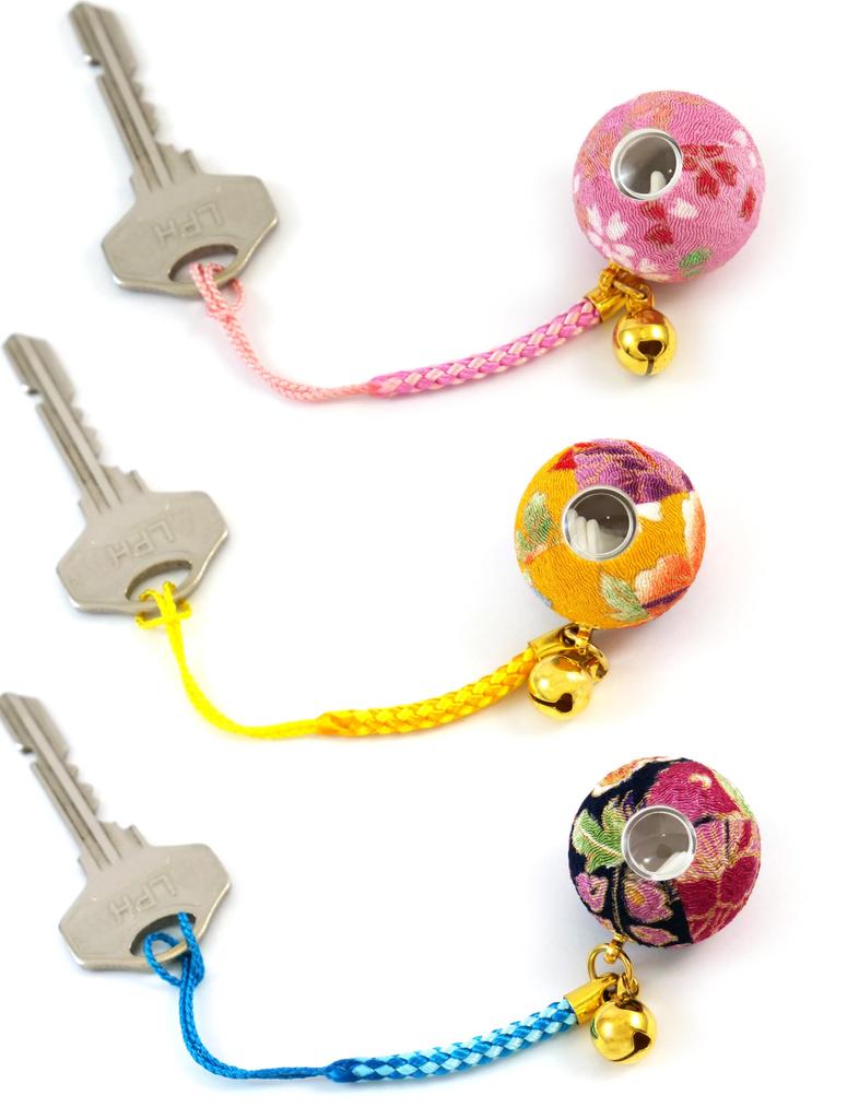 Flower Chirimen Fortune Bell Japanese Chirimen Netsuke Keychain 2 [Zune] (8mm) (3-piece Set) (Indigo, Yamabuki, Sakura)