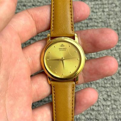 Used Working 93s Vintage Seiko Round Sunray Dial Men's Quartz Watch