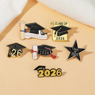 Bachelor’s Cap Commemorative Gift Pin For Students