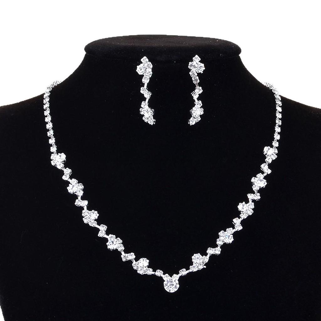 Elegant European & American Alloy Necklace Set - Versatile Bridal & Evening Jewelry