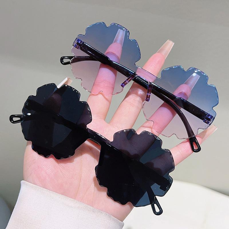 Non-polarized Fashion Rimless Irregular Edge Trimming Cute Flower Cartoon Sunglasses Men Women Outdoors Party Sunscreen Eyeglasses