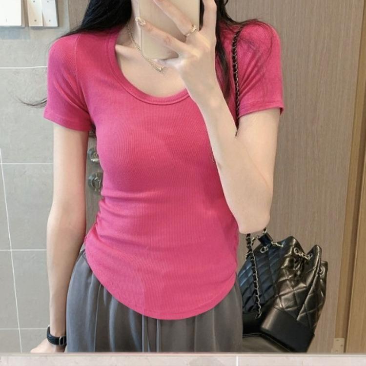 Summer U-neck Candy-coloured T-shirt in Dragon Fruit Shade Women’s Short-sleeved Niche-style Fitted Top with A Sultry Sexy Vibe