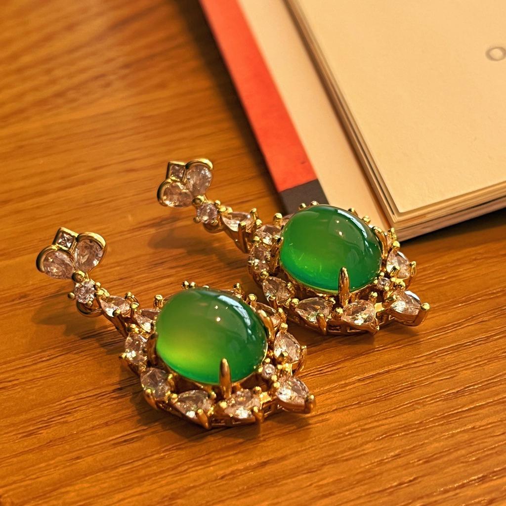 Full Green, Yang Green, Natural Agate Green Chalcedony Earrings, Women'S Opening Is Slightly Inlaid, And The Real Shot Is Fidelity.