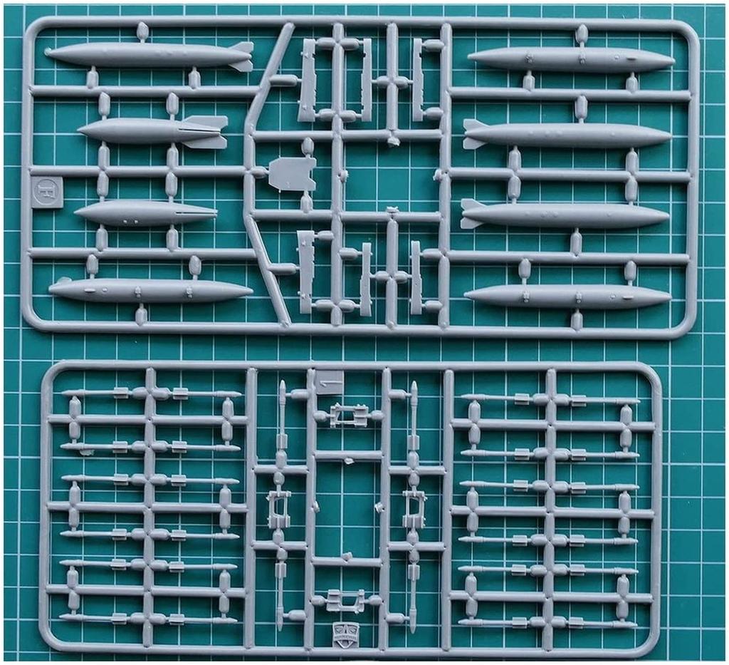 Modelsbit 1/72 Soviet Air Force Sukhoi Su-7B Fitter Fighter-Bomber Plastic Model Kit MVT72006