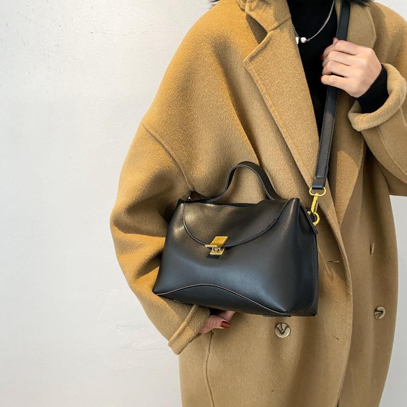 IELGY Winter Bag Niche Design Fashionable All-Match Large-Capacity Lock Portable Shoulder Messenger Bag