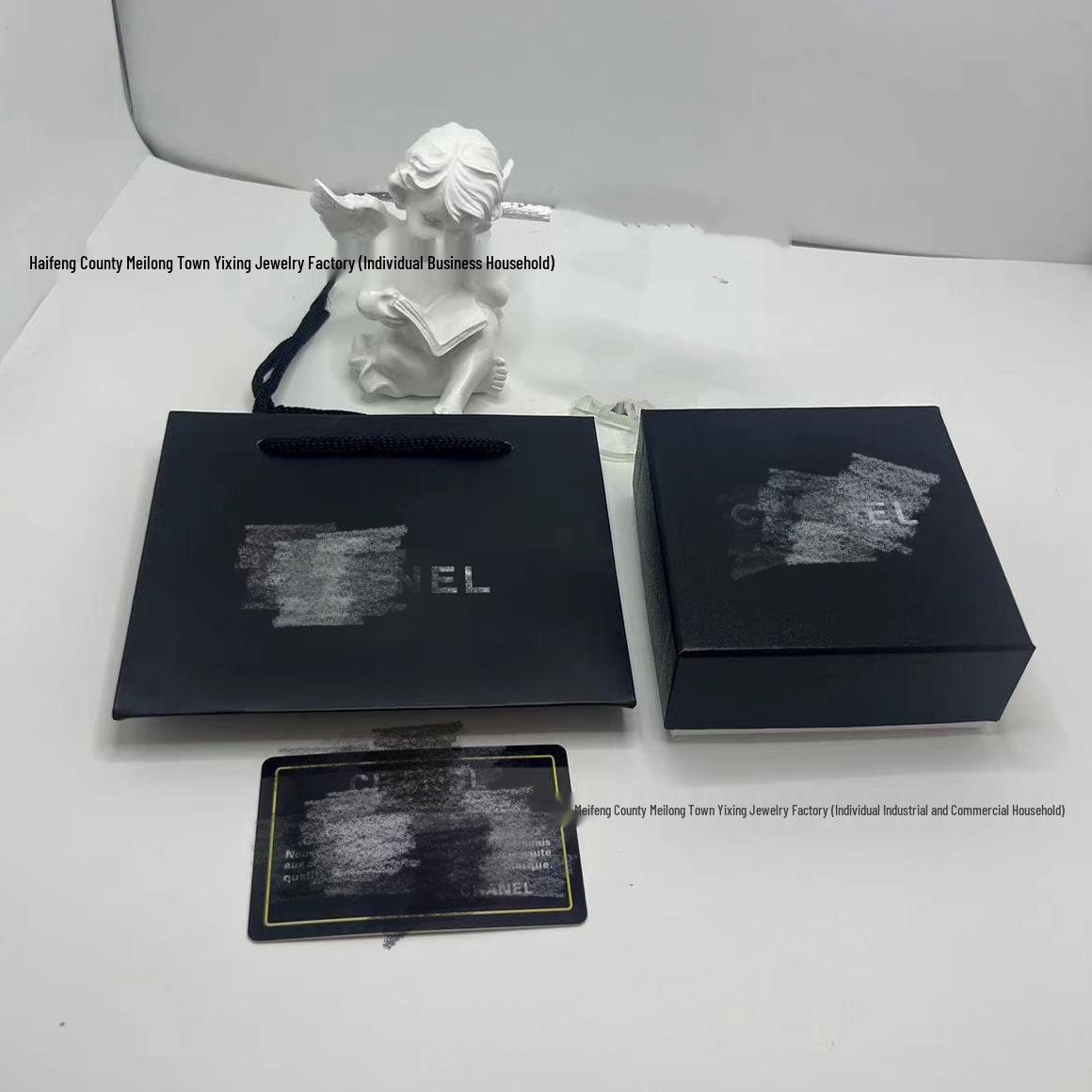 

Xiangjia Classic Heart Pendant Necklace - Elegant, High-End Design with a Light Luxury Perfume Accent