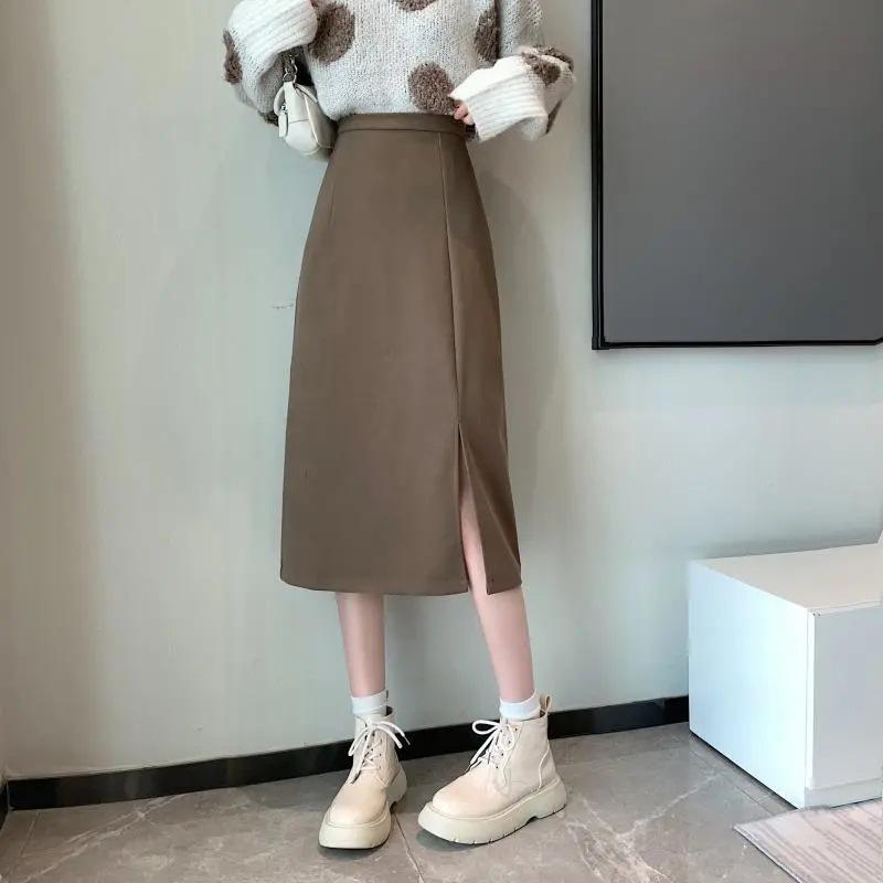 Plus Size High Waist Black Midi Skirt with Slit - A-Line Style for a Slimming Look