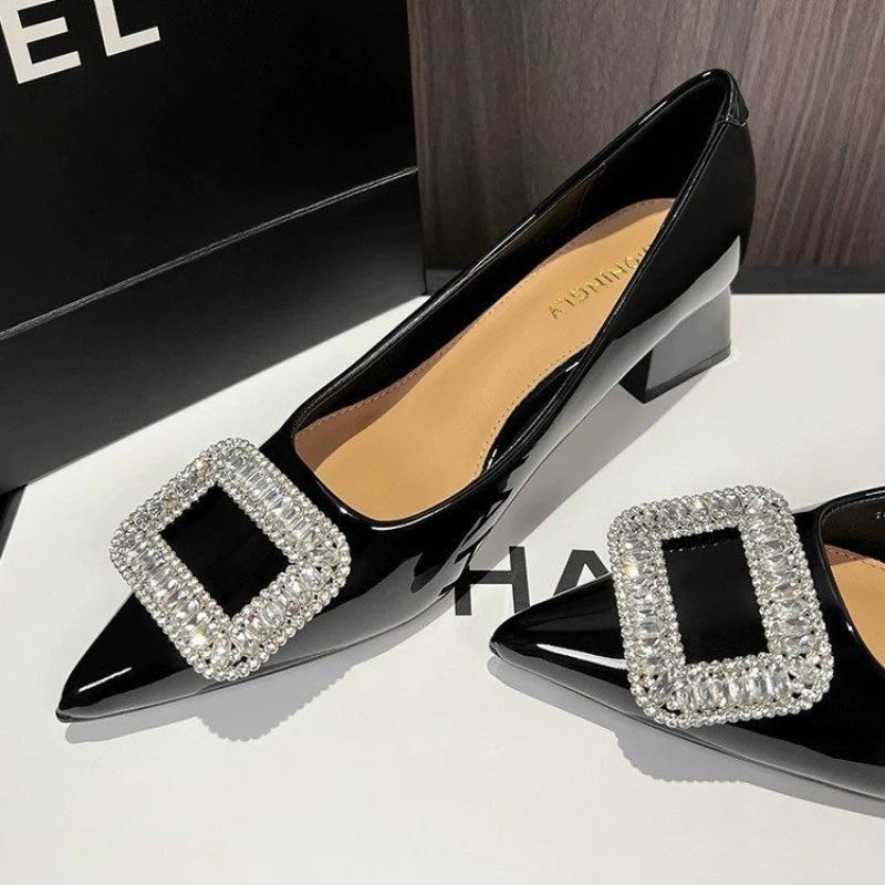 Mode Neuer Stil Luxus Damenmode Metall Kristall Spleiß Damen Pumps Kitten Dicker Absatz Elegant Party Damenschuhe Zapatos De Mujer