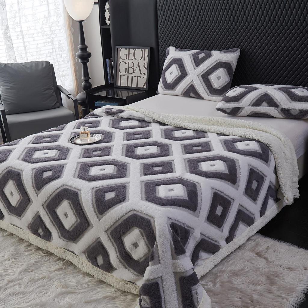 Double Layer Lamb Wool Blankets Thick Soft and Warm Geometric Jacquard Tafu Velvet Quilt Office Nap Sofa Multi-functional Blanket