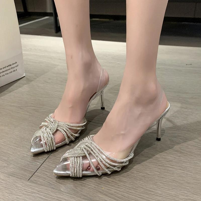 

Мода 2024 года, новинка, горячая распродажа, женская обувь, женские сандалии без застежек, летние однотонные, с закрытым носком, модные, с кристаллами, сандалии на каблуке для офиса и карьеры 35 серебряный