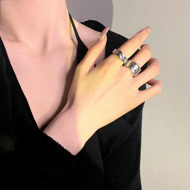 Irregular Pleated Open Adjustable Women's Index Finger Ring – Korean Dark Style, Niche Feel, Temperament, Versatile, Celebrity Style