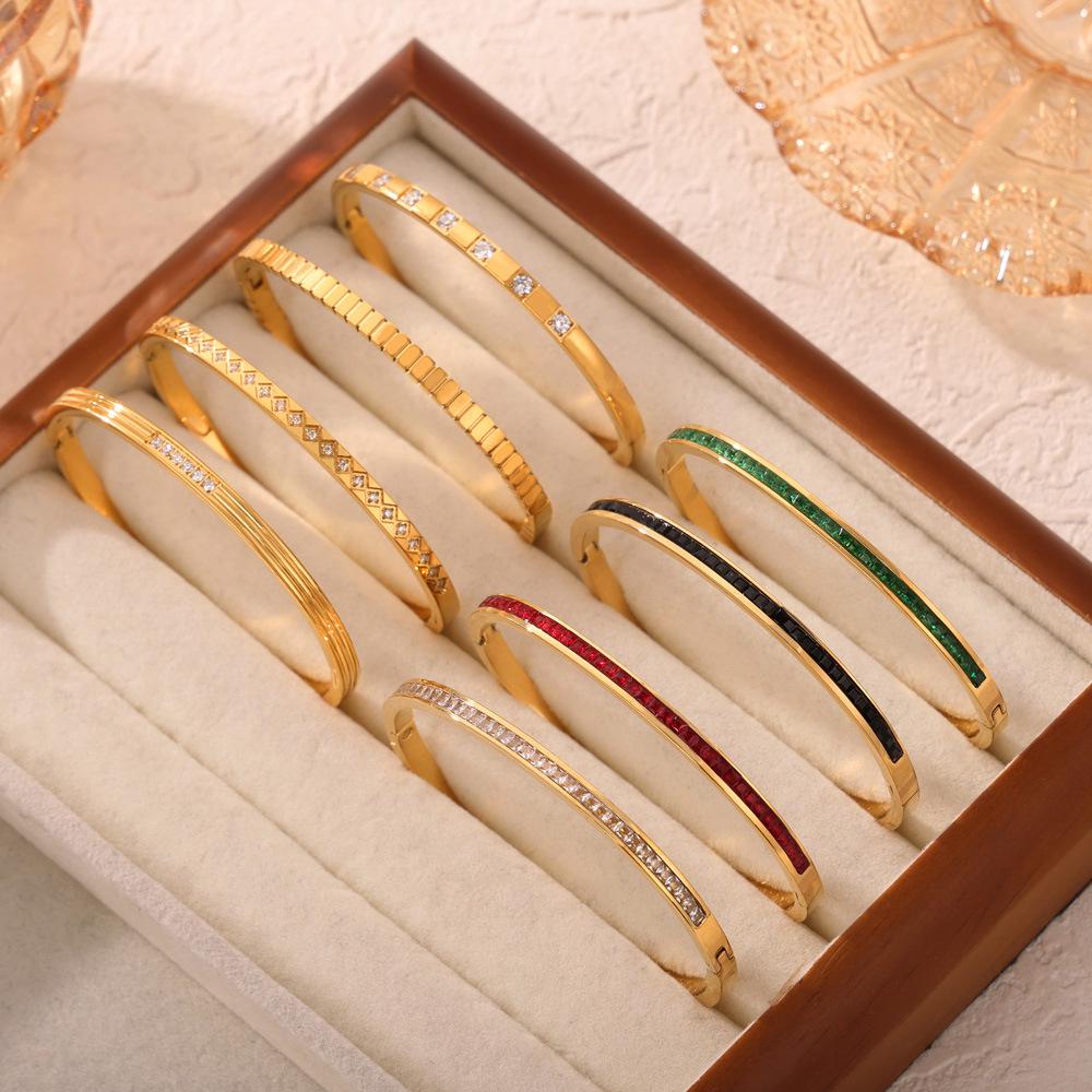 

18k Gold-Plated Titanium Steel Bracelet: European & American Fashion, Retro Style, Non-Fading, Colorful Inlaid Diamonds