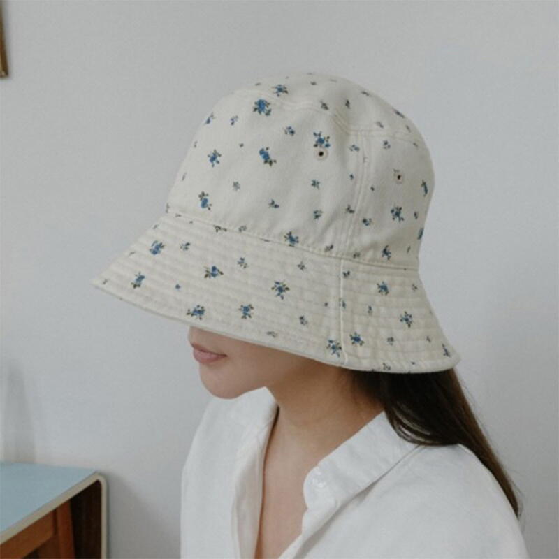 Women's embroidered bucket hat in cotton fabric for a casual look