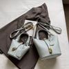 Grønnsakskurvveske dame 2025 ny retro tote dameveske nisje personlighet PU skulder bærbar bøtteveske