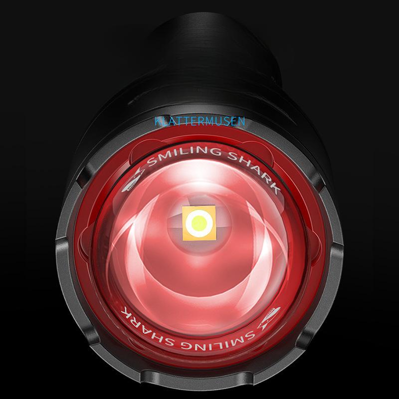 Iluminat în aer liber Lanternă cu lumină puternică Focalizare telescopică mecanică Afișaj live de mare capacitate poate fi folosit ca banc de alimentare