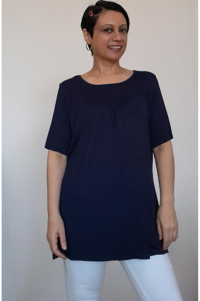 Damenstil Übergröße T-Shirt Marineblau Gerafftes Gekämmtes Baumwoll-Viskose-T-Shirt mit verkürzter Vorder- und Rückseite