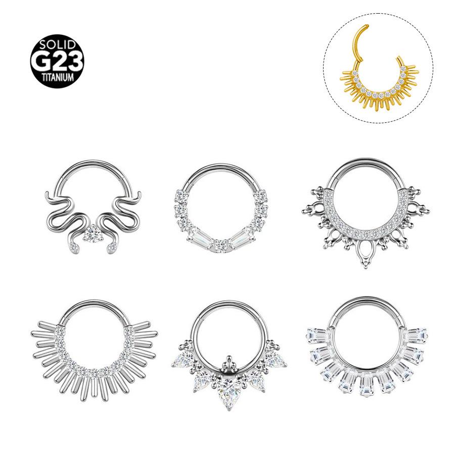 Anello in Lega di Titanio G23 2024 con Frange Intagliate per Naso e Orecchio - Gioiello Piercing Raffinato