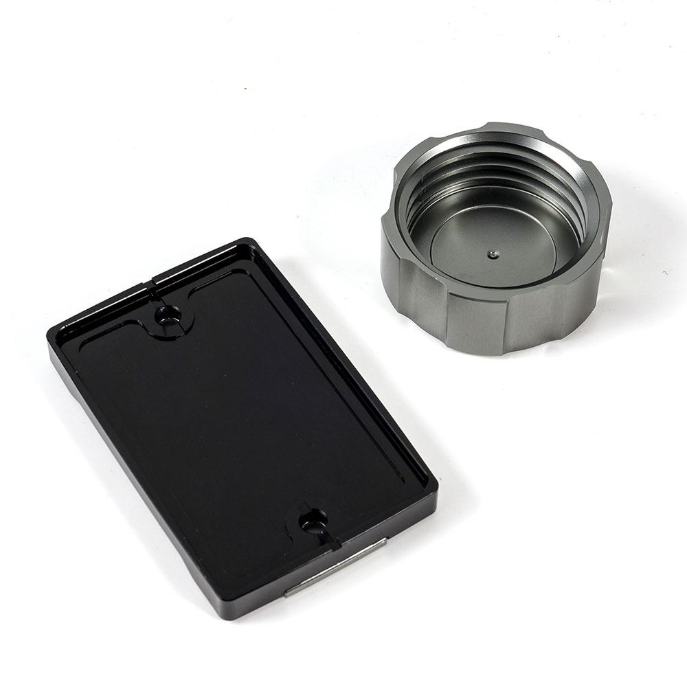 Pro motocykl Yamaha TRACER 900 /GT 900GT 2018, víčko hlavní nádržky přední brzdové kapaliny a kryt zadní olejové nádržky