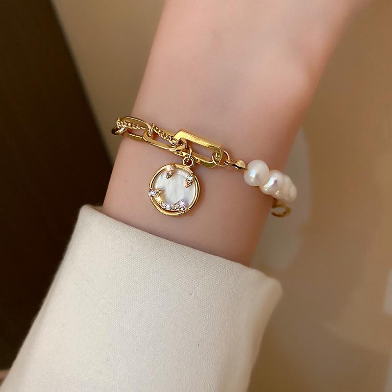 High-End Freshwater Pearl & Shell Bracelet for Women - Trendy Niche Design, Perfect for Besties & Students.