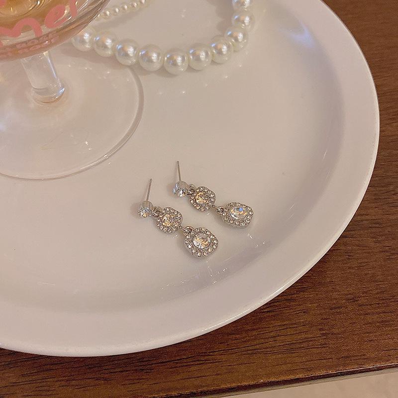 925 Silver Needle French Temperament Zircon Stud Earrings Women's Light Luxury Super Flash Earrings Celebrity Earrings