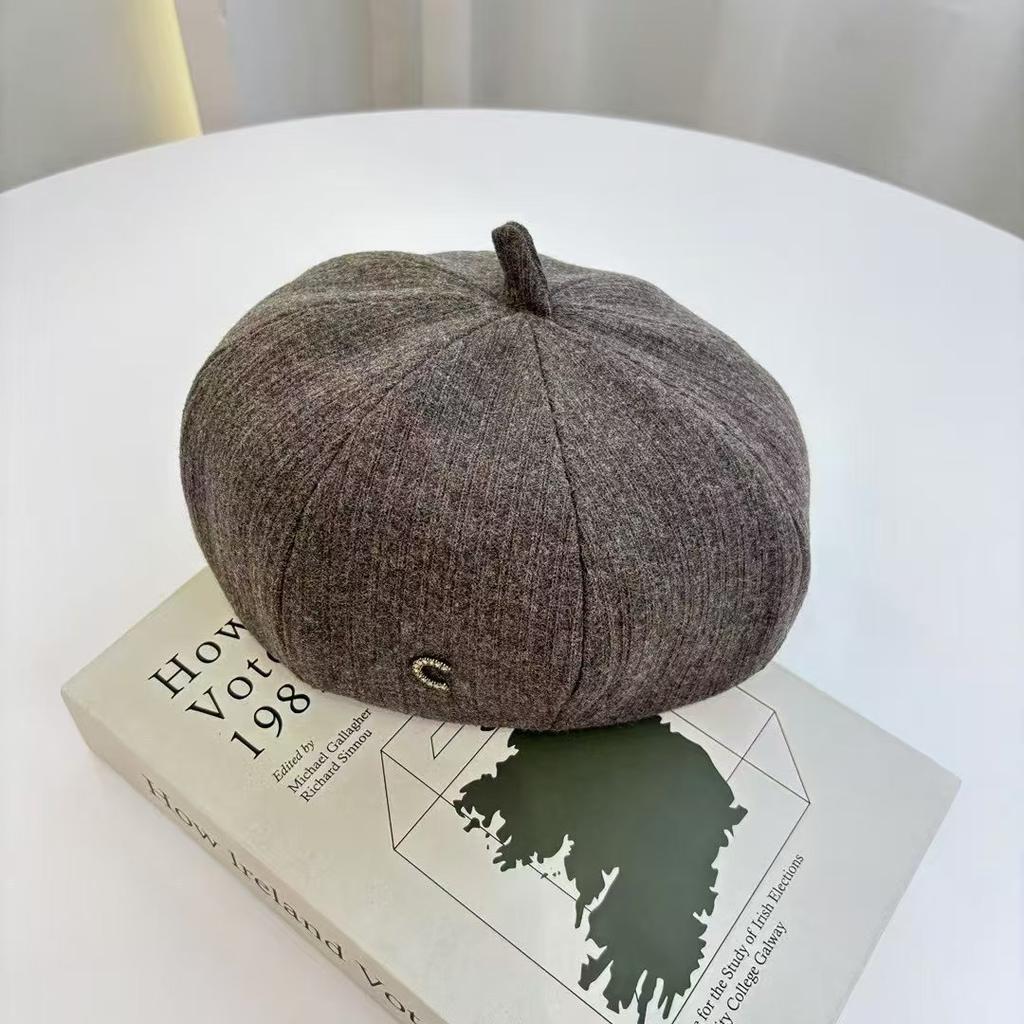 Japanischer Retro Kleiner Aufkleber J Buch Baskenmütze Damen Herbst und Winter Temperament Elegant Gesicht Zeigend Kleine Mode Malerhut