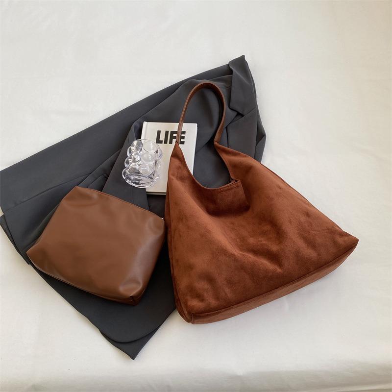 Frosted retro suede women's bags, new large-capacity autumn and winter versatile shoulder bags, casual and fashionable commuter mother and child bags