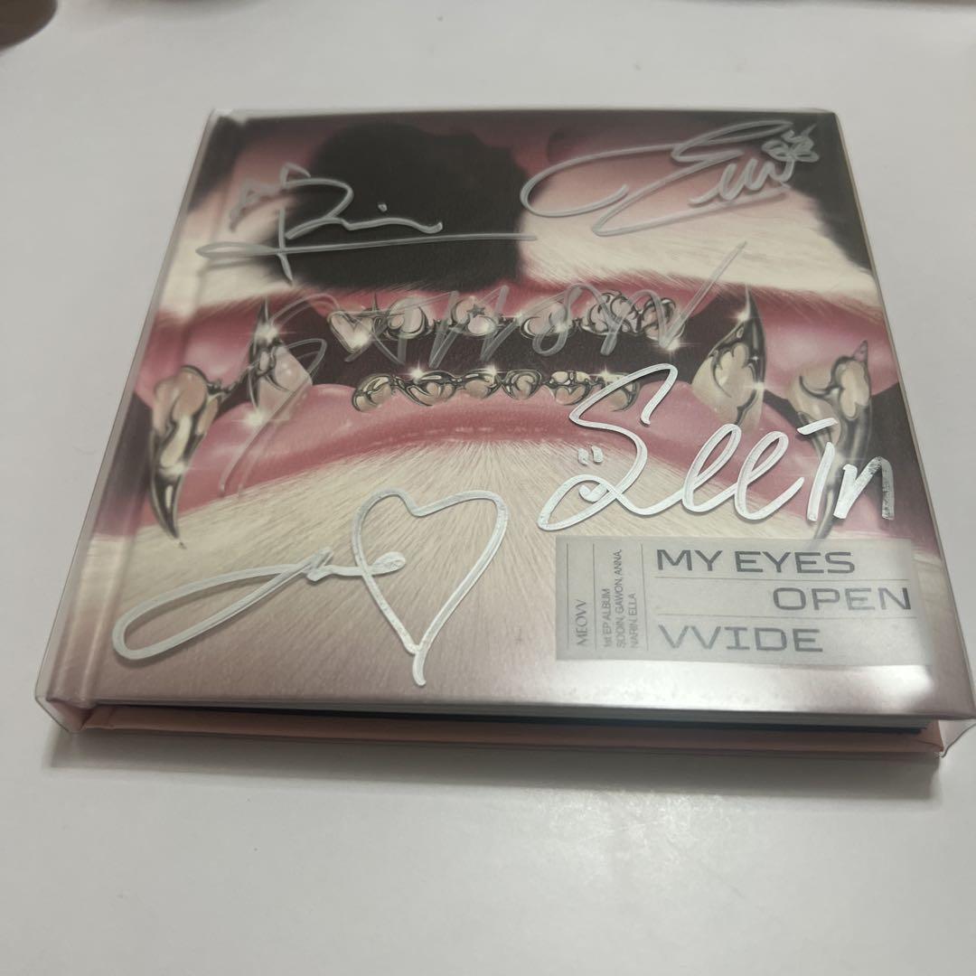 

[USED] MEOVV autographed 1st EP album with trading card