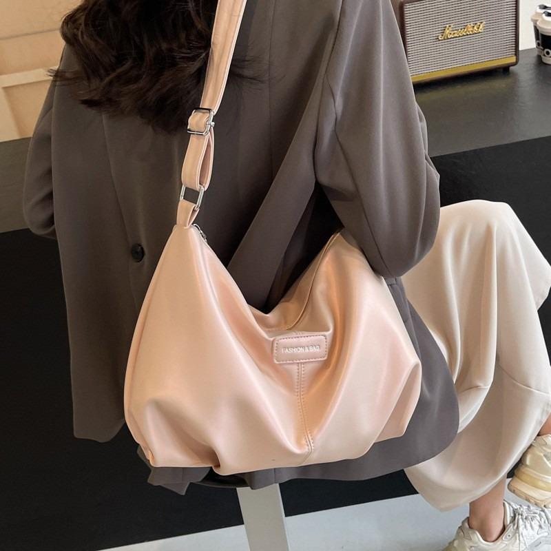 Large capacity bag women's summer versatile shoulder messenger bag pleated texture commuter dumpling bag tote bag