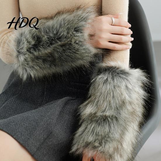 Stylish Plush Cuff Sleeves 1 Pair Faux Fur Wrist Cuffs for Women Fluffy Fox Arm Elegant Winter Accessories Warmers with Satin Lining Warm