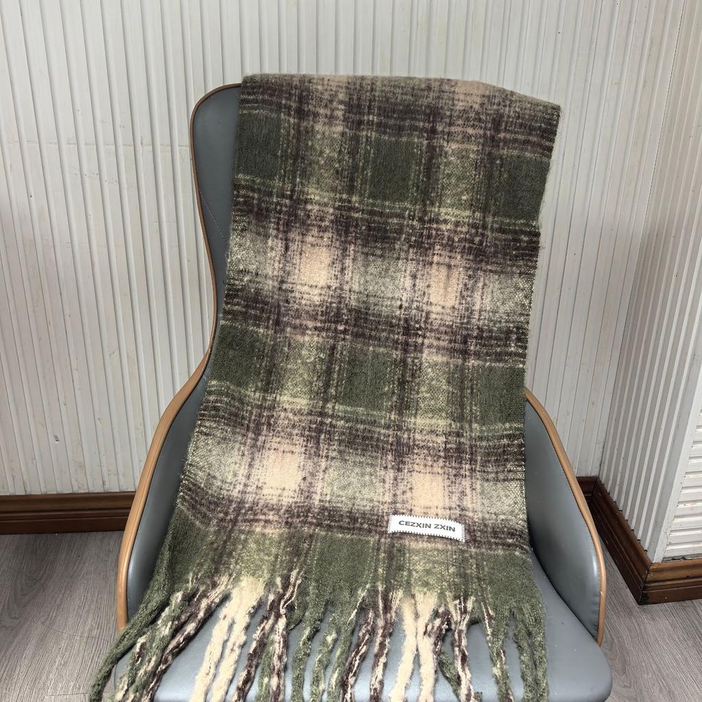 New Plaid Scarf Autumn and Winter Senior Thickened Student Korean Tassel Atmosphere Warm Couple Versatile Shawl Wholesale