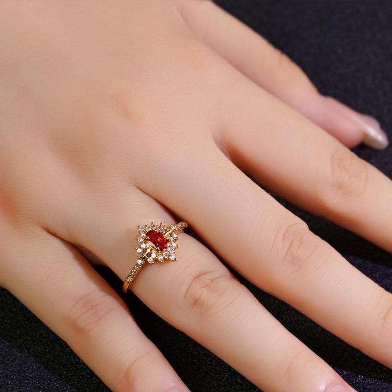 Hot Sale New Luxury Four-claw Zircon Gold Egg-Shaped Pomegranate Red Diamond Shining Ring Women