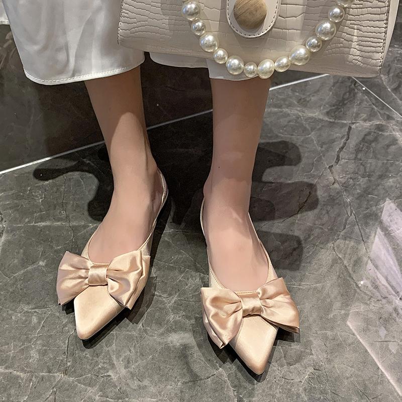 Mode 2025 Neue Luxus Satin Seide Slingback Sandalen Frau Mode Spitzschuh Schleife Pantoletten Damen Elegant Hochzeit Abendparty Schuhe