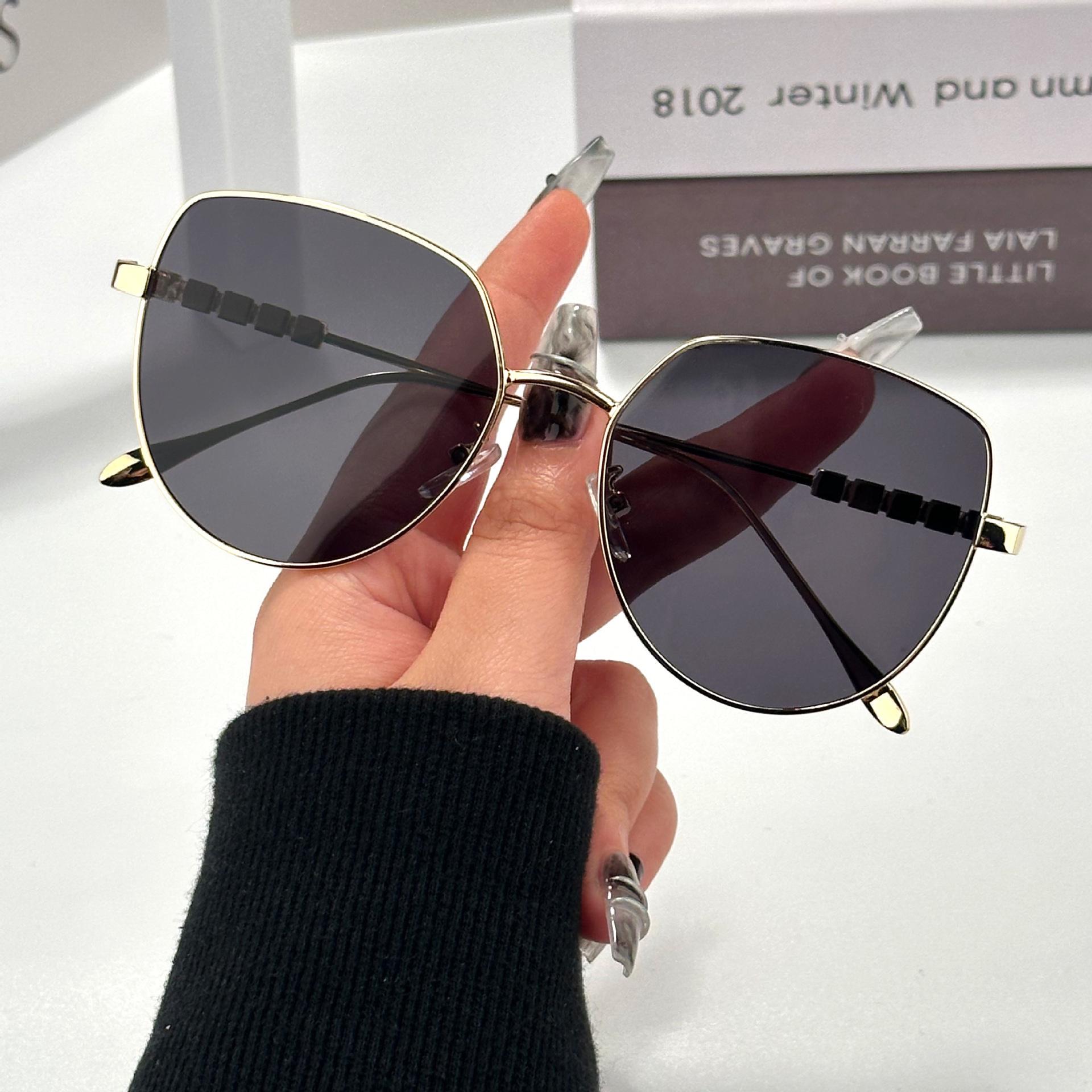 European-Style Women s Trendy Korean Sunglasses - UV Protection, Fast-Hand Big Face Slimming Design Sunglasses
