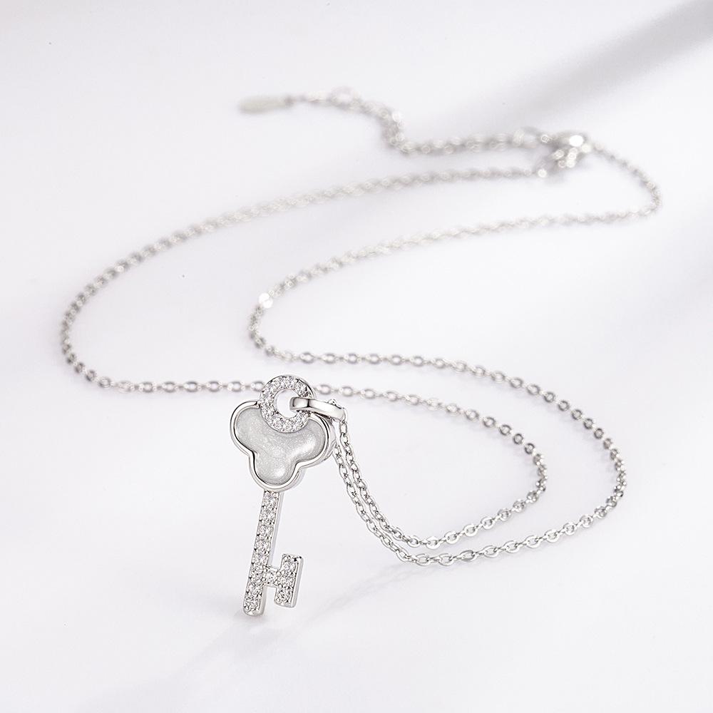 Imitation Fritillary Key Necklace Female, Simple And Exquisite High-End Collarbone Chain Jewelry