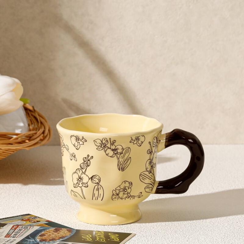 Shangqi Französische Florale Keramik-Becher mit hohem Fuß