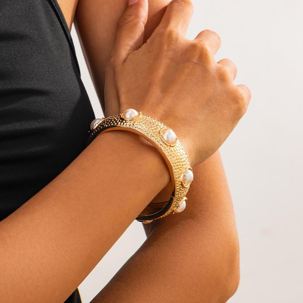 Oregelbundna Grova Tunga Pärlarmband för Kvinnor Lyxig Stil Gotisk Punk Bred Metallisk Armring Geometrisk Pulseras Mujer Mode Smycken Gåvor