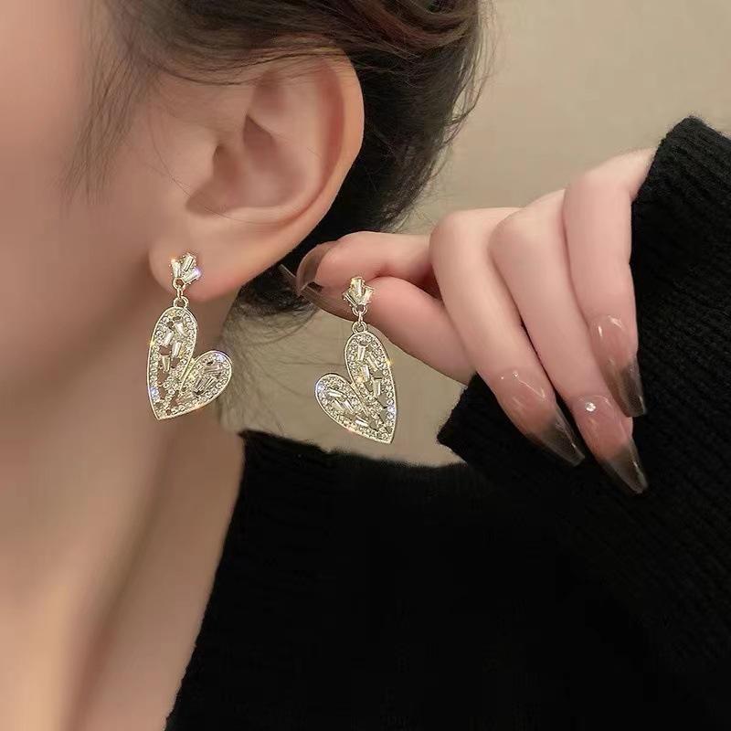 Fashion Sliver Color Shiny Crystal Heart Earrings for Women Exaggerated Personality Big Love Hoop Earrings Wedding Party Jewelry