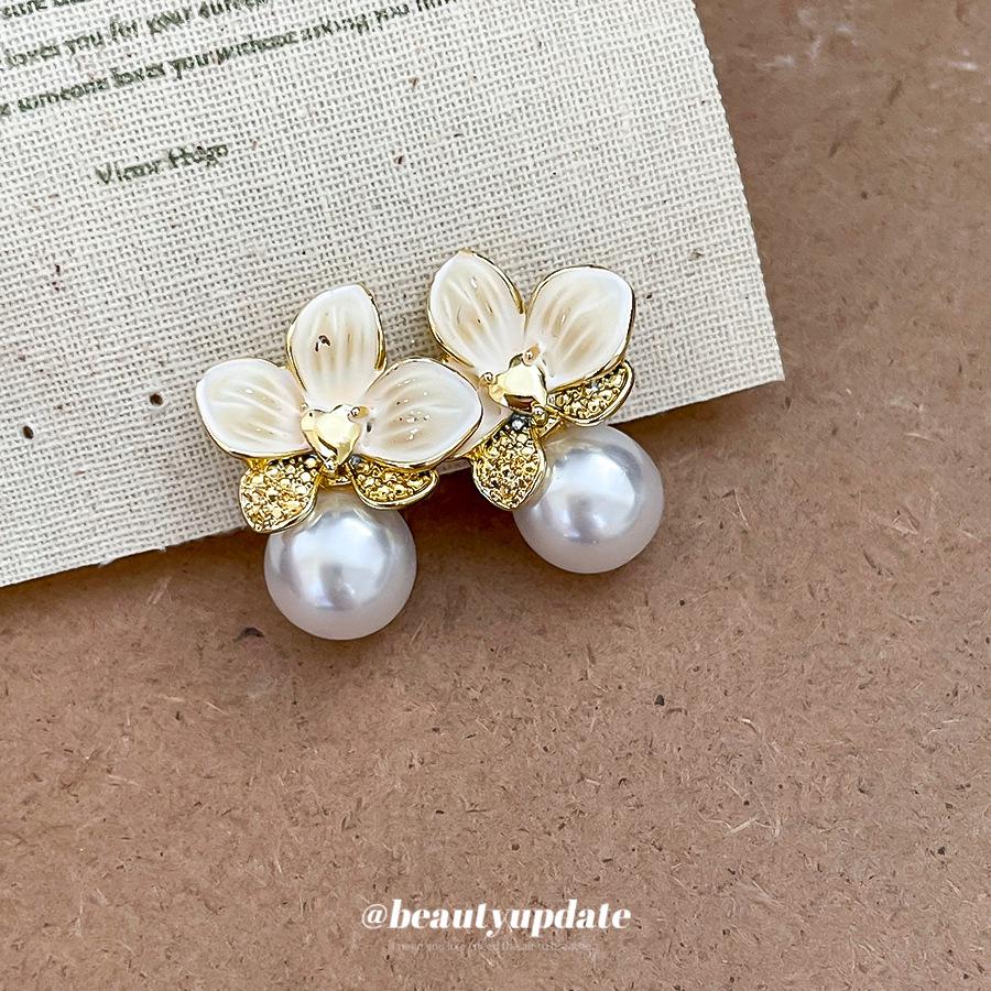 Silver Needle Pearl Drip Flower Earrings - Stylish Petal Studs with High-End Feel