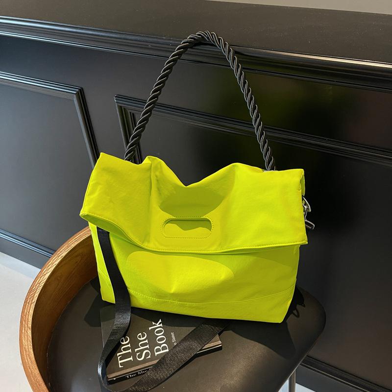 Casual big bag women's new popular lightweight shoulder bag large capacity messenger bag class commuter bag